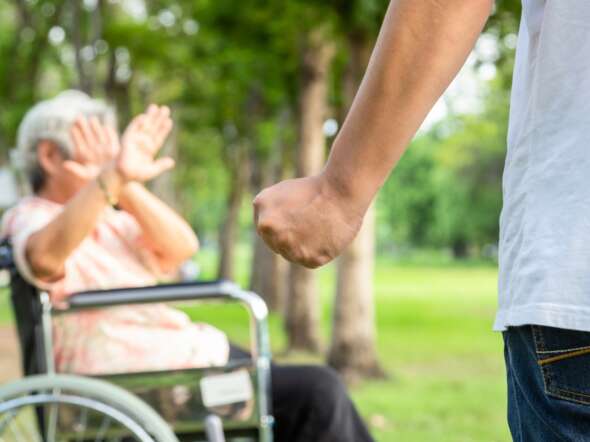 Maltraitance Envers Les Personnes G Es Ce Qu Il Faut Savoir